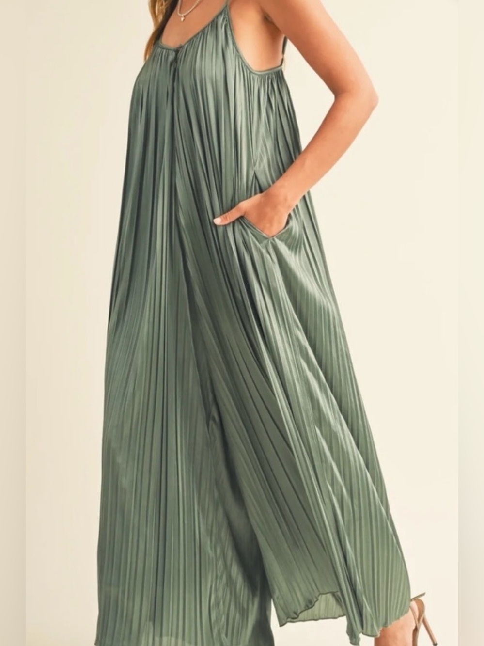 Mable Miesha Wide Leg Pleated Jumpsuit Sz M Olive Green Relaxed Fit Flowy Resort